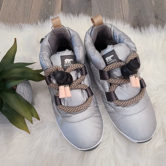 SOREL Out ‘N About Puffy Lace Boot Silver NEW - Picture 6 of 10